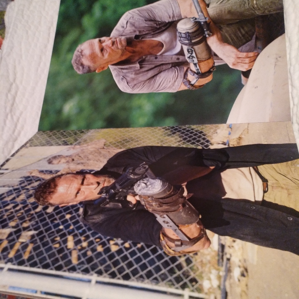 Walking Dead Poster Collection Excellent Condition - Picture 6 of 8